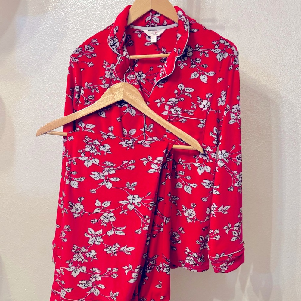 Women’s Red/Floral Plush Pajama set by Secret Treasures Medium
